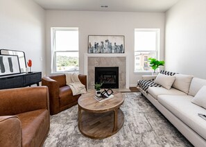 Smart TV, fireplace, offices - 3 BD Brand New Luxury Townhome with Fireplace with Mountain Views near hiking (Colorado Springs)