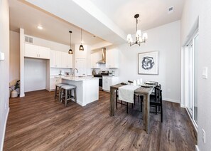 Dining - 3 BD Brand New Luxury Townhome with Fireplace with Mountain Views near hiking (Colorado Springs)