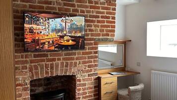 Apartment | 2 bedrooms, iron/ironing board, free WiFi, bed sheets