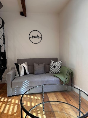 Living area - Stunning 2-bed Apartment in Barnet (Barnet)