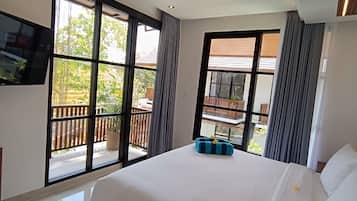 Deluxe Paripadi with Balcony | In-room safe, desk, free WiFi, bed sheets