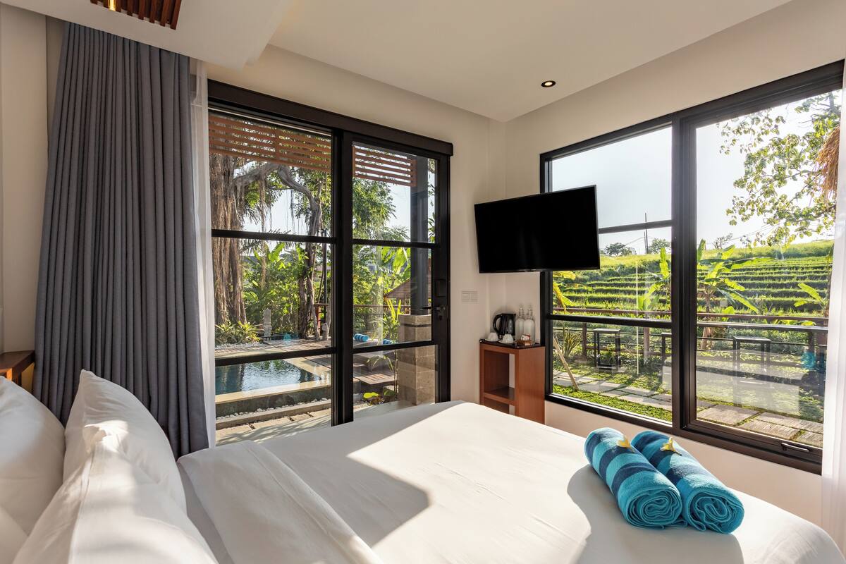 Superior Paripadi Pool Access | 客房內保險箱、書桌、免費無線上網、床單