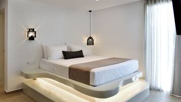 Kamar Double Deluks, pemandangan laut terbatas | 1 kamar tidur, seprai katun Mesir, seprai premium, dan brankas
