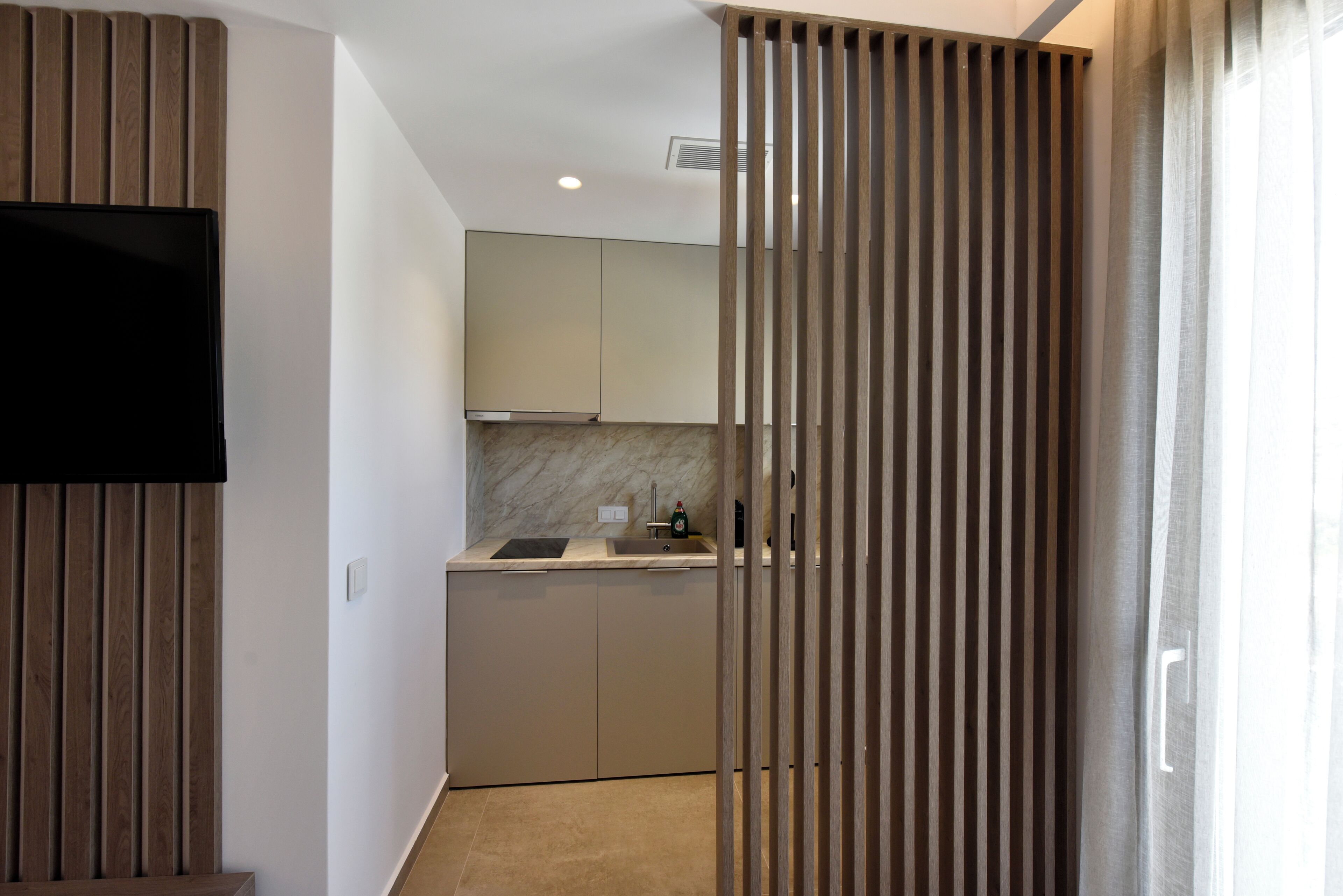 Habitación doble, vista a la ciudad | Cocina privada | Frigobar, parrilla de estufa, cafetera de espresso y tetera eléctrica 