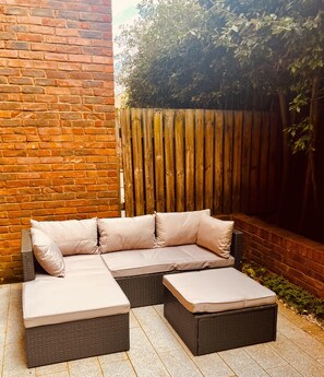 Apartment, 1 Queen Bed | Property grounds