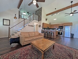 TV connectée, cheminée, lecteur de DVD