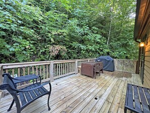 Outdoor dining - Colston Creek on Alarka Creek (Bryson City)