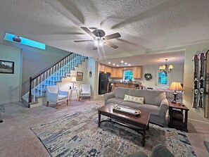 Smart TV - Colston Creek- Nestled in the Trees with a beautiful creekside space (Bryson City)