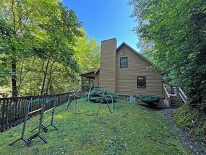 Exterior - Colston Creek- Nestled in the Trees with a beautiful creekside space (Bryson City)