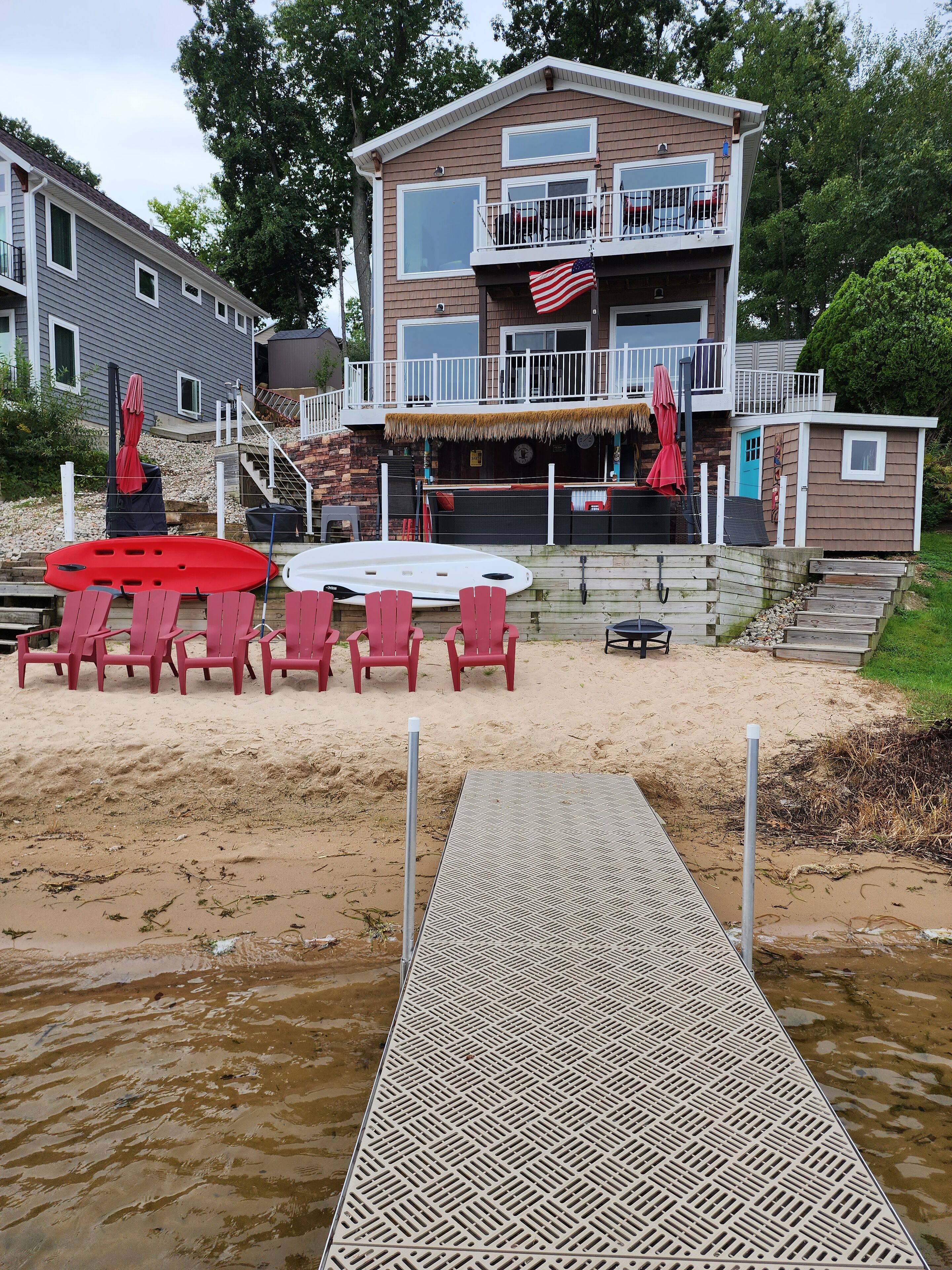 Private Beach-Hot Tub-Tiki Bar-Grill-Pontoon-Game Room-Kayaks-Fires-35min to GR