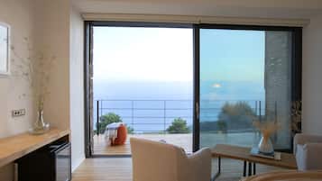 Double Room, Bathtub, Sea View | 1 bedroom, down comforters, Select Comfort beds, free minibar