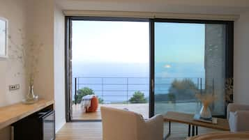 Double Room, Bathtub, Sea View