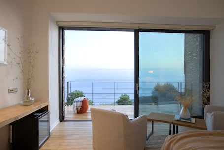 Double Room, Bathtub, Sea View | 1 bedroom, down comforters, Select Comfort beds, free minibar