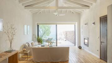 Junior Suite, 1 King Bed, Fireplace, Sea View