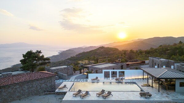 Front of property - Momos Otel (Ayvacik)