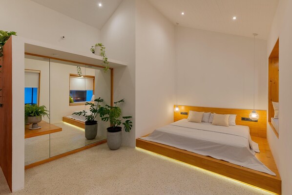 6 bedrooms, in-room safe, desk, iron/ironing board