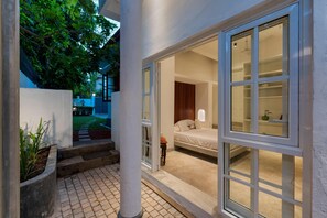Terrace/patio - Elegant Villa with Private Garden | Sleeps 12. (Colombo)