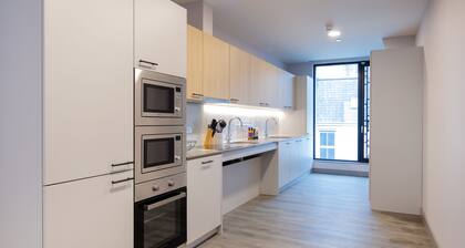 Coleman Court Summer Apartments