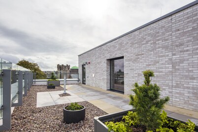 Coleman Court Summer Apartments