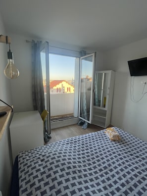 4 chambres, fer et planche à repasser, Wi-Fi, draps fournis