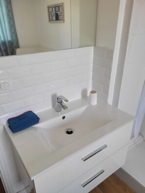 Asciugacapelli, asciugamani, carta igienica