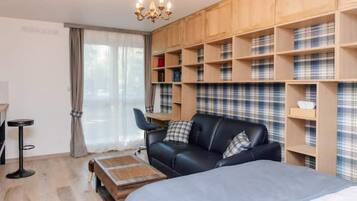 1 bedroom, desk, iron/ironing board, WiFi