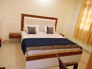 Free WiFi, bed sheets - Jaiswal Home Stay (Rishikesh)