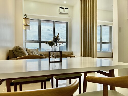 Brand new cozy condo home with stunning bay view right next Ayala Alabang