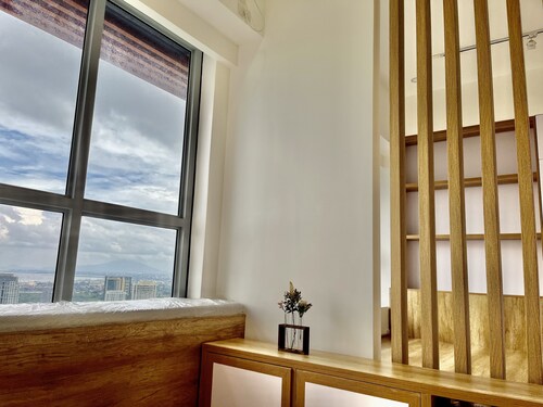 Brand new cozy condo home with stunning bay view right next Ayala Alabang