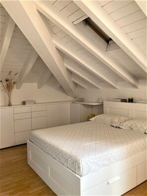 Eenvoudig appartement | 1 slaapkamer, een strijkplank/strijkijzer, gratis wifi