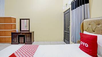 Standard Double Room | Desk, laptop workspace, free WiFi, bed sheets