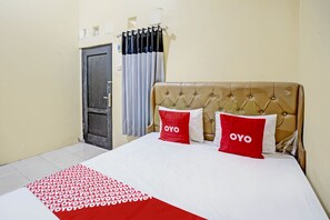 Standard Double Room - OYO Life  93032 Maju Mapan Homestay Syariah (Lamongan)