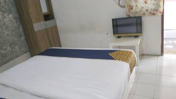 Basic Double Room | Desk, laptop workspace, soundproofing, free WiFi