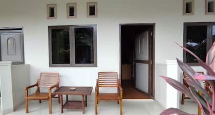 OYO 93051 Wisma Syariah Buloe Near Lapangan Abubakar Lambogo Batili Enrekang