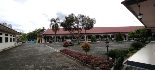 OYO 93051 Wisma Syariah Buloe Near Lapangan Abubakar Lambogo Batili Enrekang