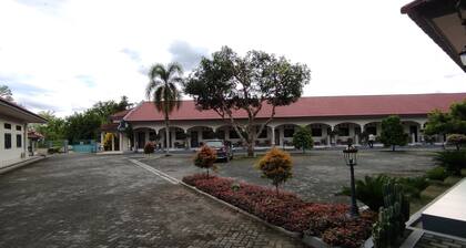 OYO 93051 Wisma Syariah Buloe Near Lapangan Abubakar Lambogo Batili Enrekang