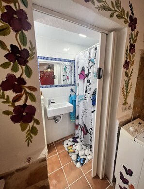Hårtørrer, håndklæder, Sæbe, Toiletpapir