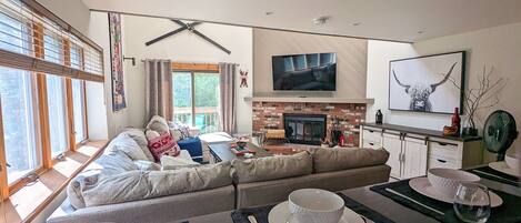 Télévision, cheminée