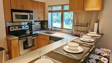 Refrigerador, microondas, horno y lavavajillas