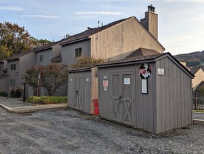 Exterior - Slopeside condo - walk to the lift (Dover)