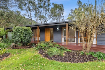Welcome to our cozy 3-bedroom cottage in Halls Gap, offering comfort and convenience.