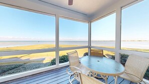 Dining - "Bayfront Bliss: Stunning 3-Bedroom Retreat with Kayaks in Sandestin, Florida (Miramar Beach)