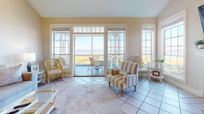 TV - "Bayfront Bliss: Stunning 3-Bedroom Retreat with Kayaks in Sandestin, Florida (Miramar Beach)