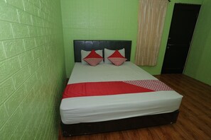 Standard Double Room | Desk, laptop workspace, free WiFi, bed sheets - OYO 93021 Kost Dison (Bekasi)