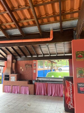 Área de parrillas y picnic