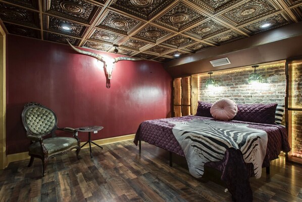 2 bedrooms, desk, iron/ironing board, WiFi