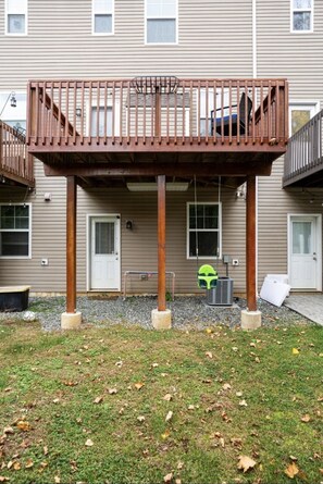 Exterior - 4BR/5BA in the heart of Conshy w free parking & biking trail - close to Philly (Conshohocken)