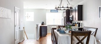 4BR/5BA in the heart of Conshy w free parking & biking trail - close to Philly