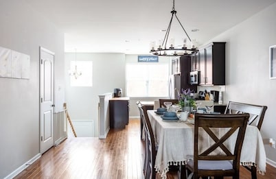 4BR/5BA in the heart of Conshy w free parking & biking trail - close to Philly