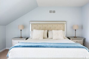 4 bedrooms, free WiFi, bed sheets - 4BR/5BA in the heart of Conshy w free parking & biking trail - close to Philly (Conshohocken)